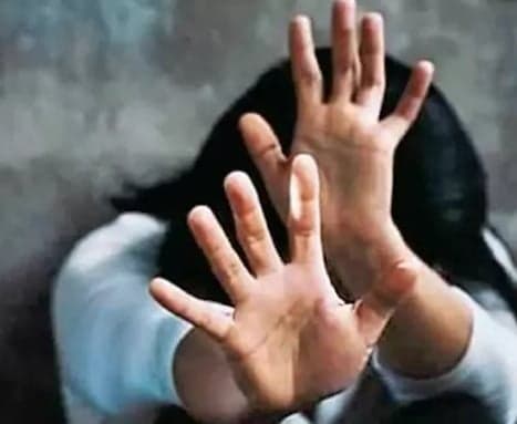 శంషాబాద్‌లో క్యాబ్‌ డ్రైవర్‌ మహిళపై లైంగిక దాడికి యత్నం