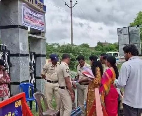 మదనపల్లెలో జెడ్పీటీసీ నామినేషన్ల జోరు - Udayam