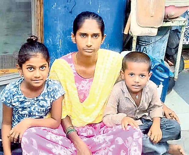 రైతు బీమా నిలిచిపోవడంతో అభాగ్యుల ఆవేదన