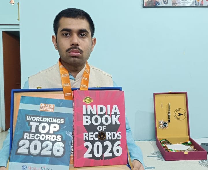 50 రాగాలతో ఆసియా బుక్ ఆఫ్ రికార్డ్స్‌లో చోటు