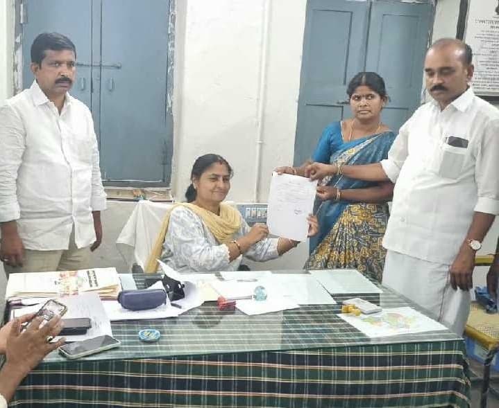 ఎర్రగుంట-1 ఎంపీటీసీ బరిలో తిప్పమ్మ ఏకగ్రీవం - Udayam