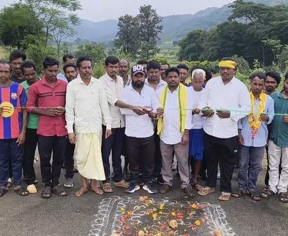 సొవ్వలో నూతన తారు రోడ్డు ప్రారంభం - Udayam