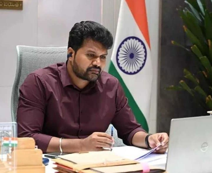 ఓటు హక్కుపై కలెక్టర్ పిలుపు
