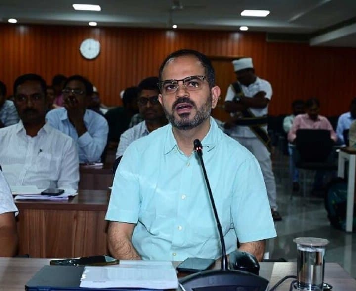అనామలీస్‌, నో మ్యాపింగ్‌ ఓటర్లకు నోటీసులు