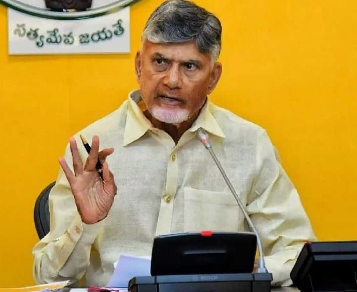 మత్స్యకారుల గాలింపుపై సీఎం సమీక్ష