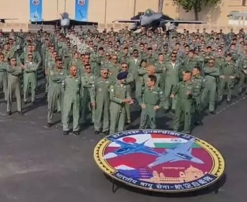 తేజస్‌లో జపాన్‌ వాయుసేన చీఫ్ ప్రయాణం