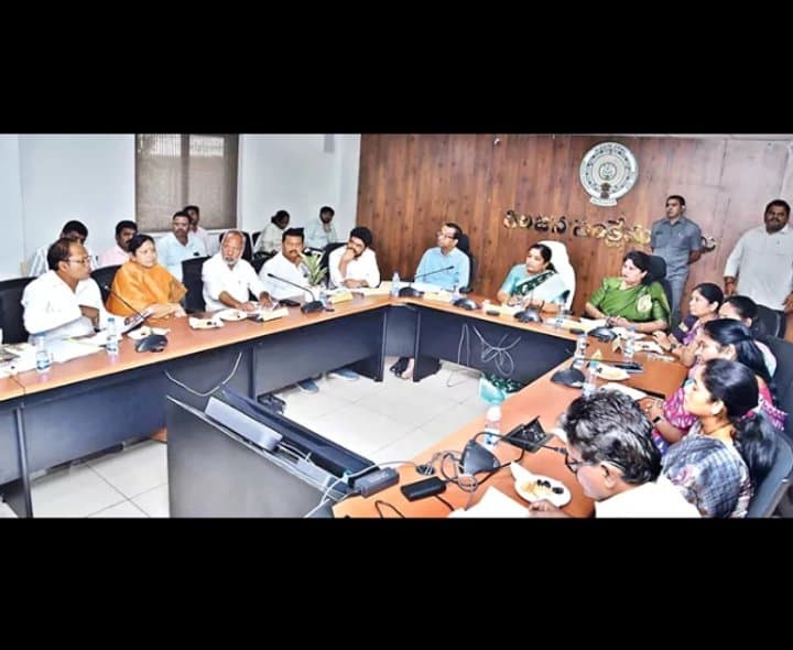 జీవో-3పై సీఎం చంద్రబాబు వరం