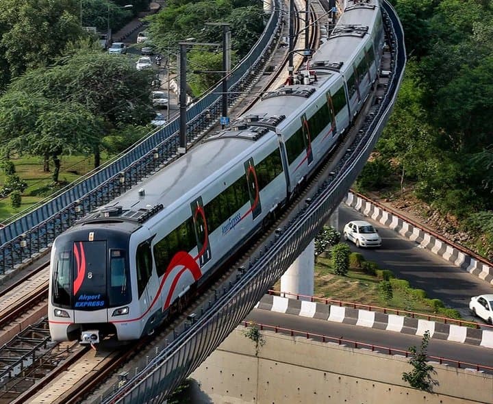 ఢిల్లీ మెట్రో స్టేషన్ల మూసివేత