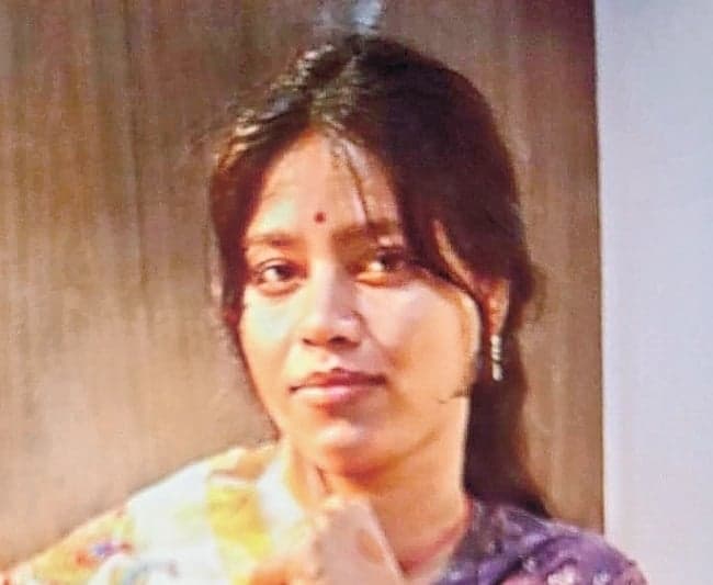 భర్త వేధింపులు భరించలేక వివాహిత ఆత్మహత్య