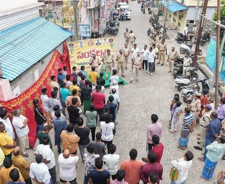 ఓల్డ్‌ గుంటూరులో పోలీసుల కార్డన్‌ సెర్చ్‌