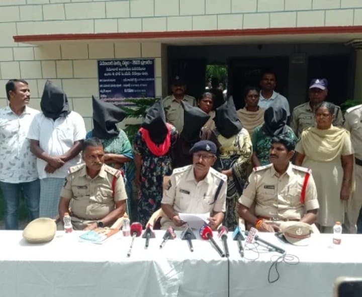 మహిళపై దాడి.. ఆరుగురు అరెస్ట్‌ - Udayam