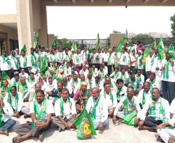 కల్లు గీత కార్మికుల పెన్షన్‌ కోసం ధర్నా - Udayam