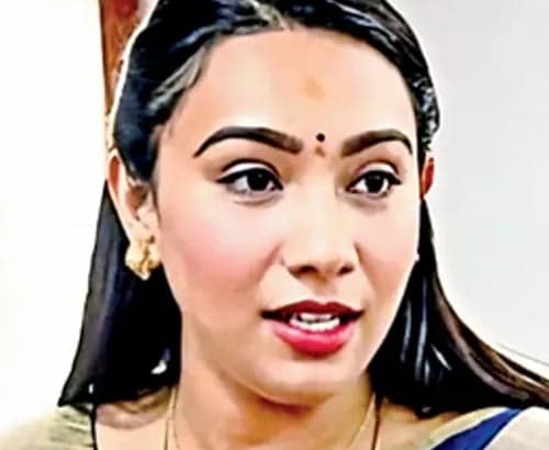 మహిళా ఎస్సైకి ఐశ్వర్య బేషరతు క్షమాపణ - Udayam