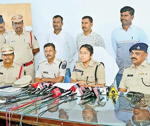 సినిమాలు చూసి భర్త శవం మాయం