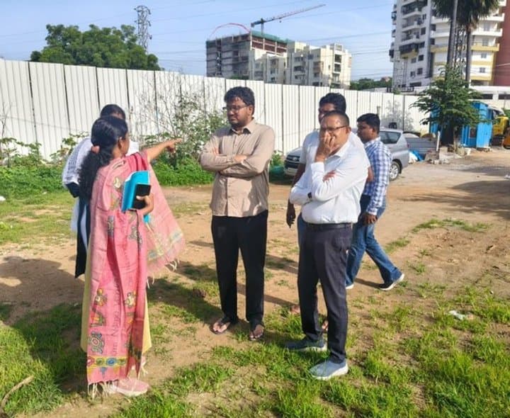 పారిశుధ్యం, రోడ్లపై అధికారుల సమీక్ష