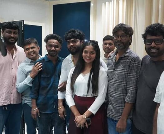 పాట పాడినందుకు రెండు దూడలు