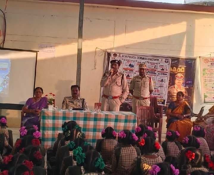 జగ్గయ్యపేటలో విద్యార్థులకు సైబర్ నేరాలపై అవగాహన - Udayam