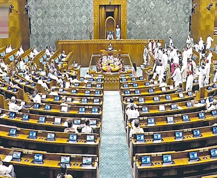 నినాదాలతో సభల వాయిదా