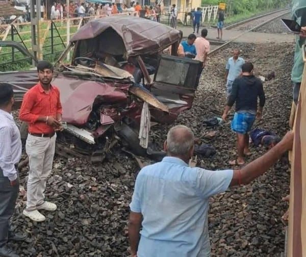 ముర్షిదాబాద్‌లో ఘోర రైలు ప్రమాదం