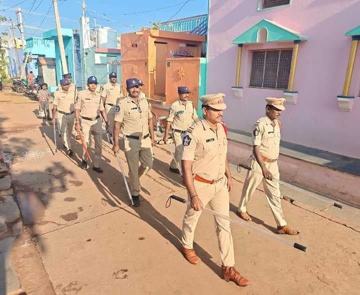 తాటిపాడులో పోలీసుల భద్రతా తనిఖీలు - Udayam