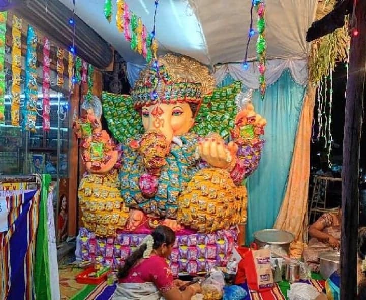 చిప్స్ ప్యాకెట్లతో బొజ్జ గణపయ్య