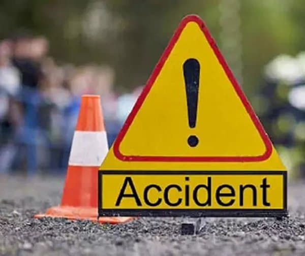 రోడ్డు ప్రమాదంలో ఇద్దరు లారీ డ్రైవర్లు మృతి