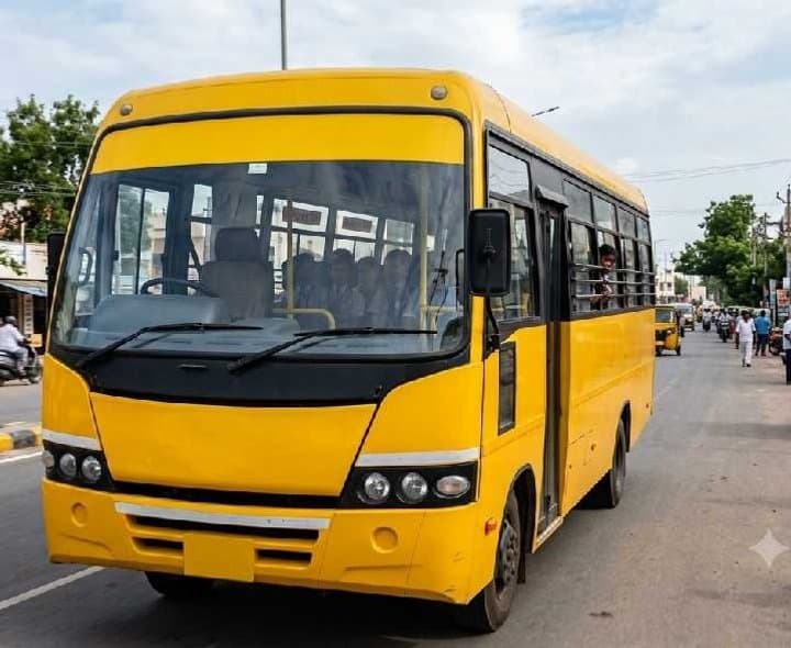 ప్రైవేటు స్కూల్ బస్సు నడిపిన మైనర్