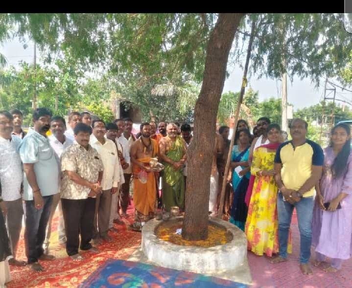 సోమేశ్వరాలయంలో జమ్మి చెట్టుకు పూజలు - Udayam