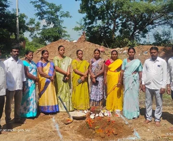 మహిళా సంఘ భవన పనులకు శ్రీకారం - Udayam