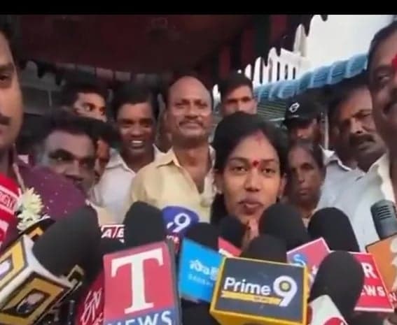 మున్సిపల్ ఛైర్మన్ ఇంటి ఎదుట నిరసన సుఖాంతం