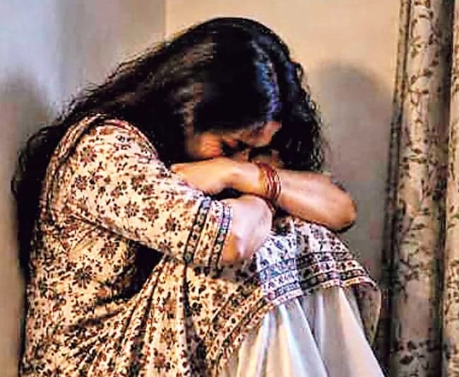 కట్నం తెచ్చాకే టాయిలెట్ వాడాలంటూ.. - Udayam