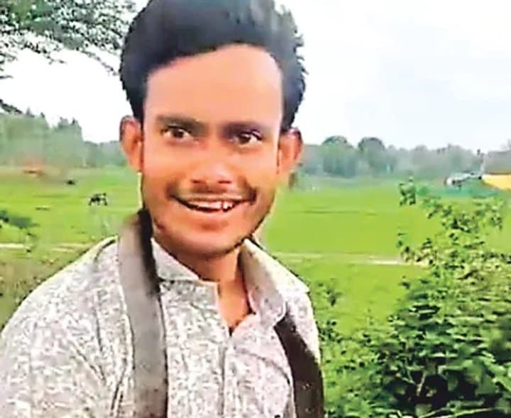 కాటేసిన పాముతో ఆసుపత్రికి