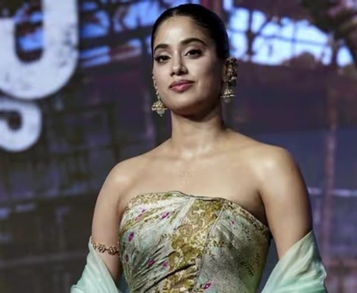 డీప్‌ఫేక్‌ కేసులో జాన్వీ కపూర్‌కు కోర్టు ఊరట