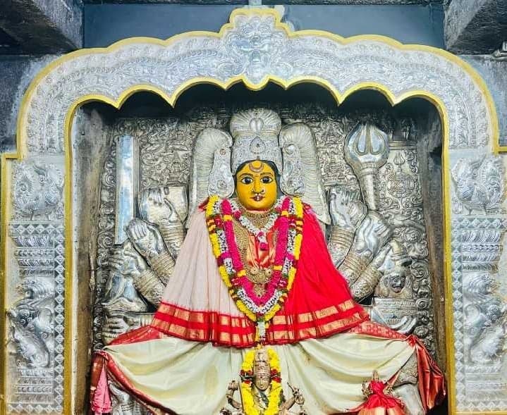 భద్రకాళి అమ్మవారికి విశేష పూర్ణాభిషేకాలు