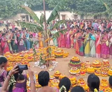 తెలంగాణలో ఘనంగా ఎంగిలిపూల బతుకమ్మ సంబురాలు - Udayam