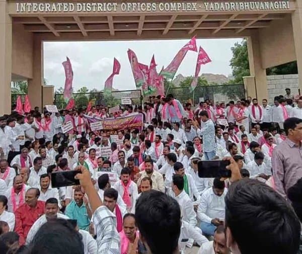నీటి విడుదల కోసం మహాధర్నా