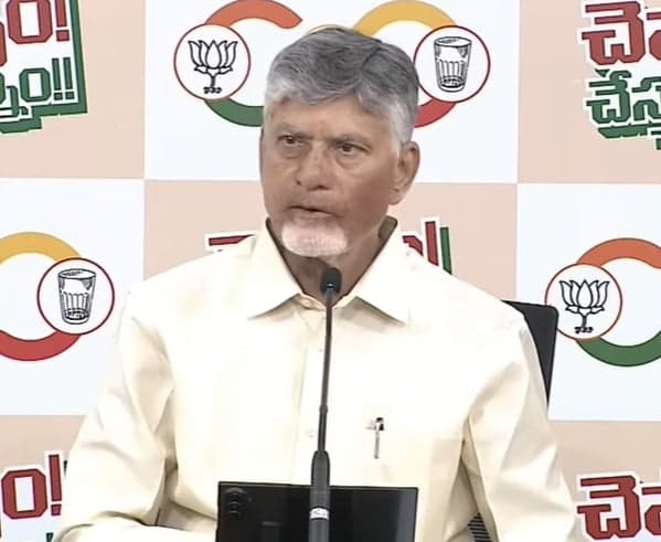 బీఫామ్‌ ఇచ్చినవారే పోటీ చేయాలి: చంద్రబాబు