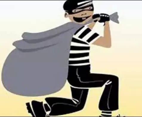 పట్టపగలే ఇంట్లో భారీ చోరీ