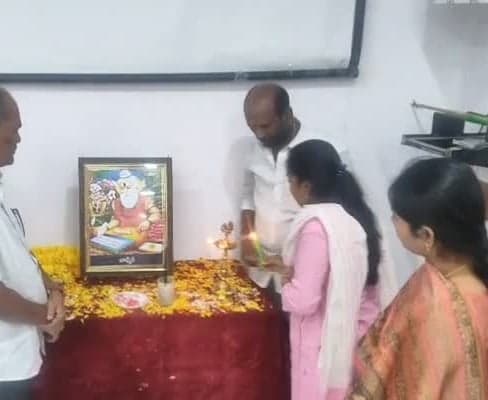 వాల్మీకి మహర్షి జీవితం ఆదర్శప్రాయం: అదనపు కలెక్టర్‌ - Udayam