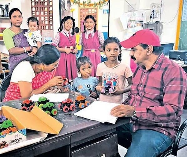 సర్కారు బడుల్లో ఆటపాటల అక్షరాభ్యాసం