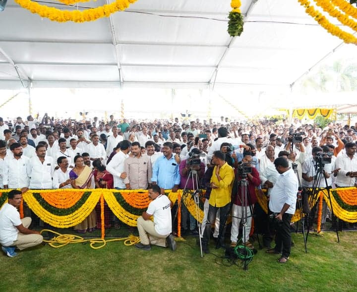 కొడంగల్‌లో ప్రజలతో సీఎం రేవంత్ రెడ్డి ఆత్మీయ భేటీ - gallery image 4
