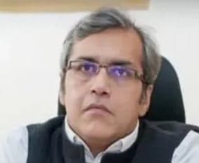ఢిల్లీ భవన ప్రమాదం: కలకలం - Udayam
