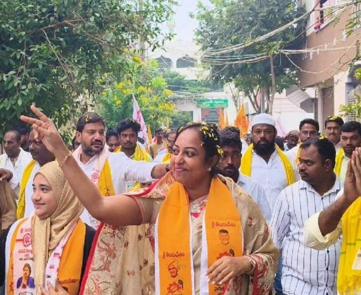 మేయర్ అభ్యర్థి లక్ష్మీ అపర్ణ ప్రచారం - Udayam