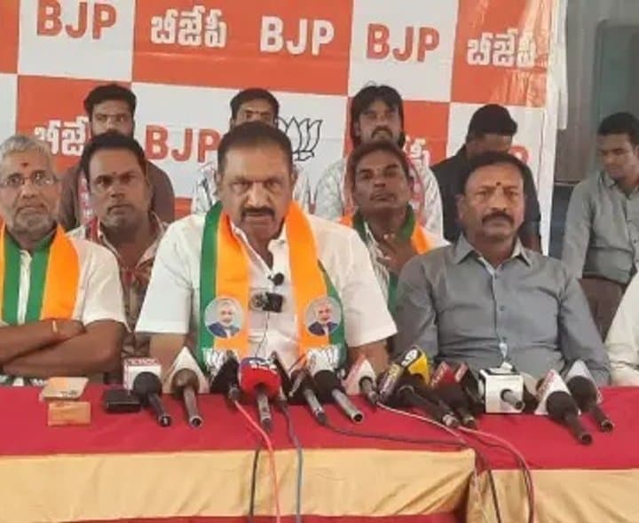 బండి సంజయ్‌పై వ్యాఖ్యలు వెనక్కి తీసుకోవాలి