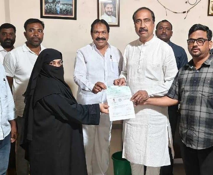 సీఎం సహాయ నిధి చెక్కు అందజేసిన ఎమ్మెల్యే