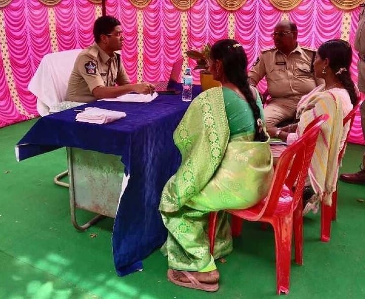 ప్రజా సమస్యల పరిష్కార వేదికకు 44 ఫిర్యాదులు - Udayam