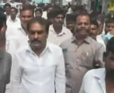 మాజీ ఎమ్మెల్యే పిన్నెల్లిపై అక్రమ కేసు