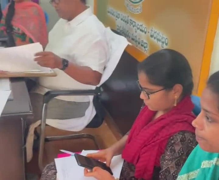 వీరఘట్టంలో నామినేషన్ల పరిశీలన - Udayam