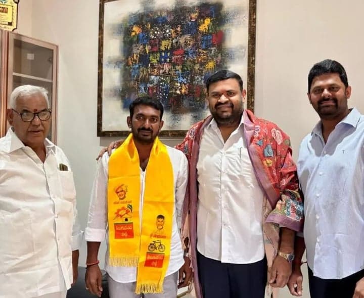 వైఎస్సార్సీపీకి గుడ్‌బై.. టీడీపీలో చేరిన రాజారెడ్డి - Udayam