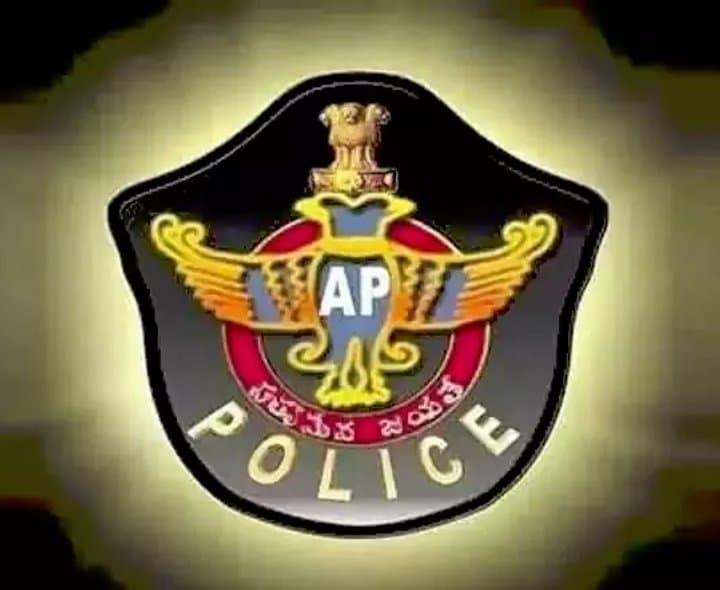 జగన్‌ పర్యటనలో నేతలపై కేసులు